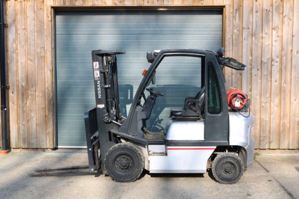 Nissan 2.5 pic 3